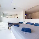 فيلة Lux